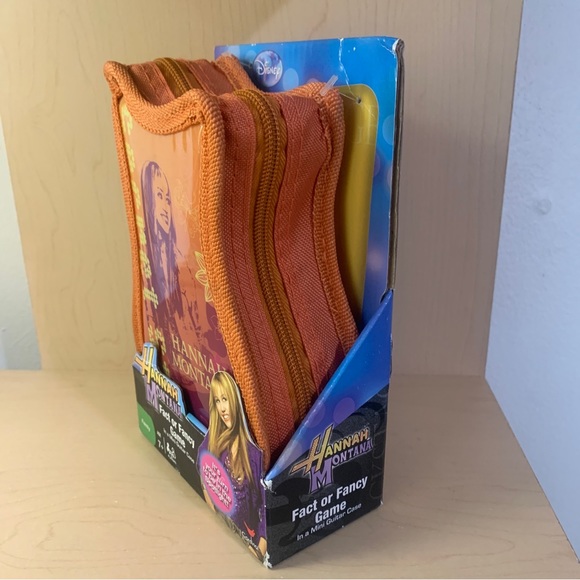 Hannah Montana Fact or Fancy Game in Mini Guitar Case - Cardinal Industries New - Picture 3 of 7